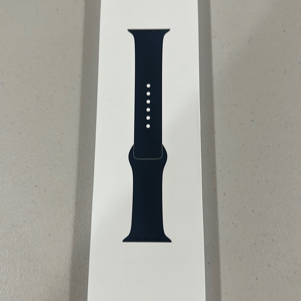 New- never worn Apple Watch band